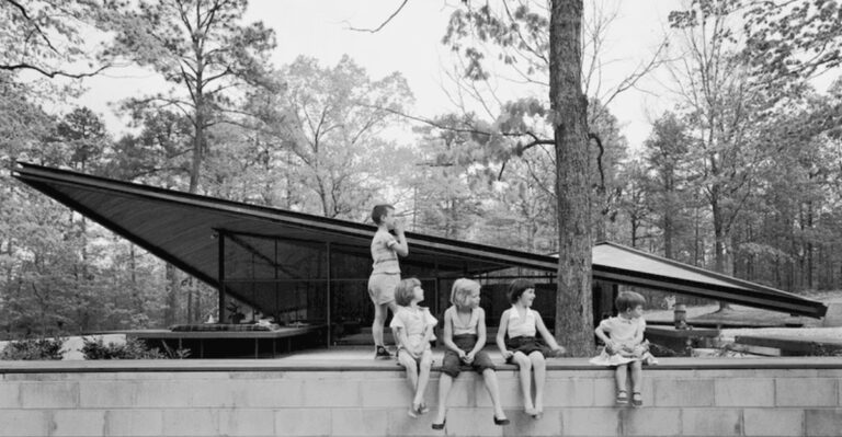 16 Fascinating Vintage Photos Of American Homes Over Two Centuries
