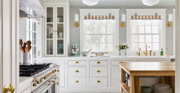 17 Diverse Examples That Say White Is The Best Color For Kitchen Cabinets