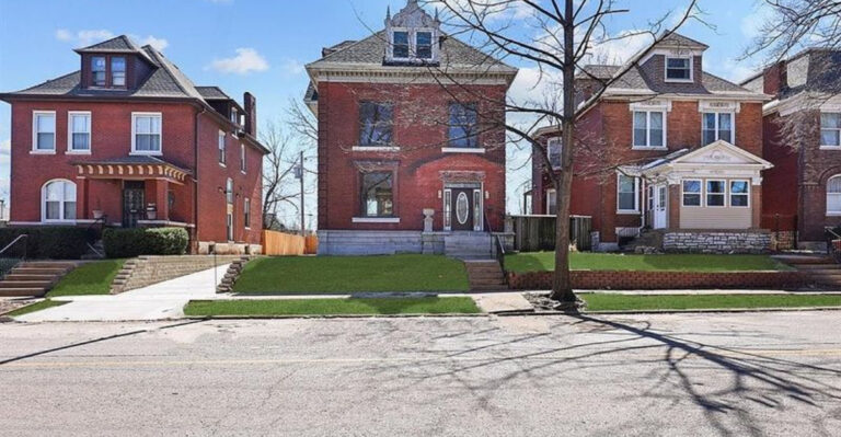 1903 Brick Home In Saint Louis With 3 Fireplaces And Luxurious Interior