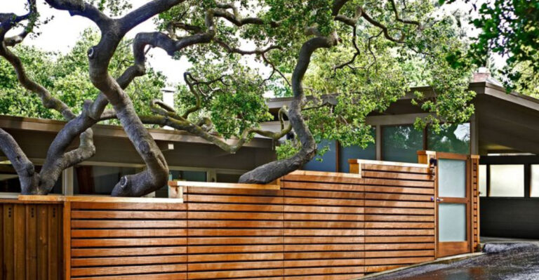 20 Beautiful Horizontal Fence Ideas To Add Privacy And Style To Your Yard