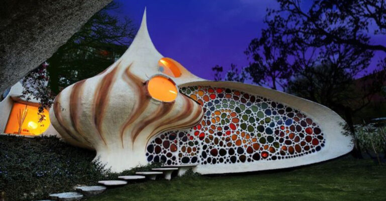 20 Homes That Became Tourist Attractions Because Of Their Unique Exterior