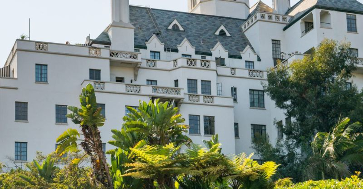 22 Old Hollywood Legendary Mansions That Defined Style