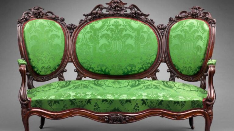 28 Interior Antique Items From the 1900s That Are Valued A Lot These Days