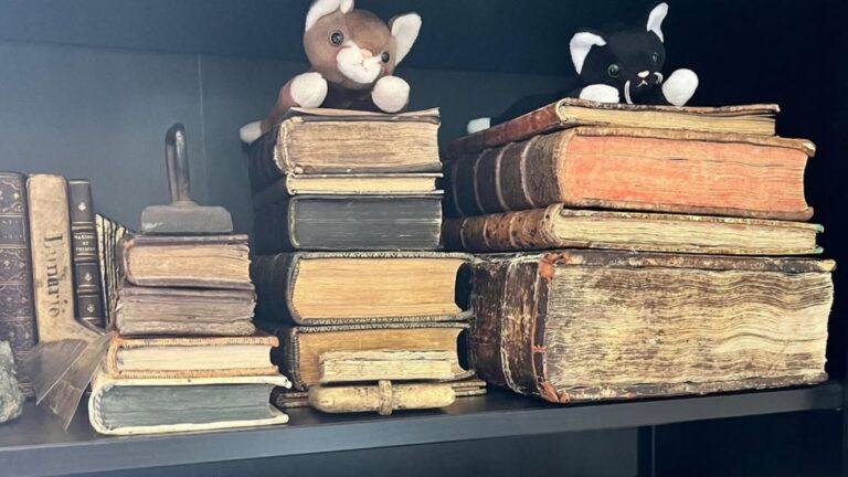36 Items In Grandma’s Living Room That Are Worth A Ton Of Money