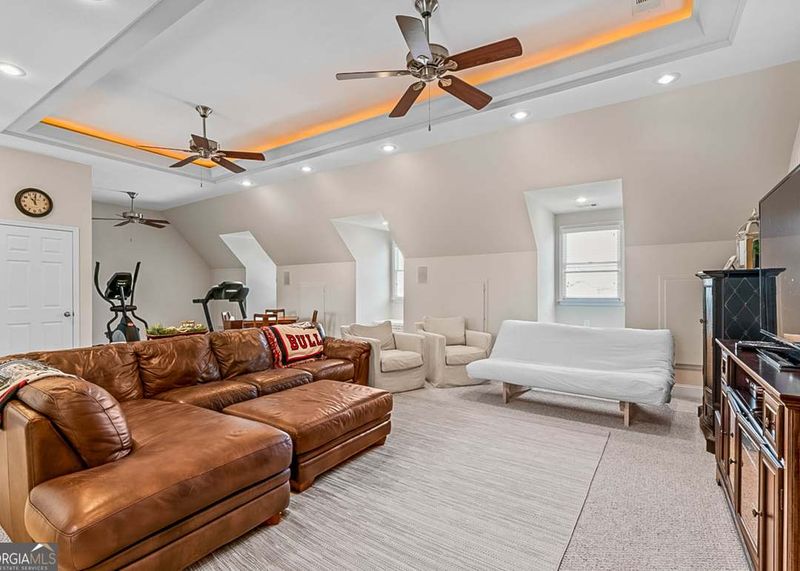 A Versatile Bonus Room With Space for Everyone