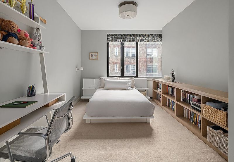 A Bedroom That Keeps Things Simple