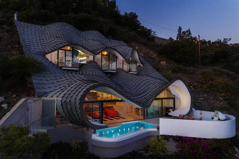 Curved Wall Wonder