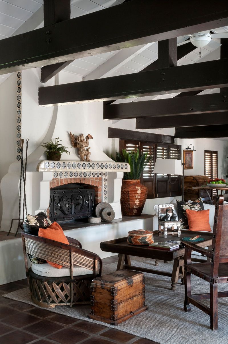 A Living Room That Knows Its Roots