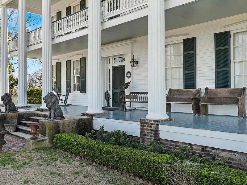 Porch Charm With a Side of Presence