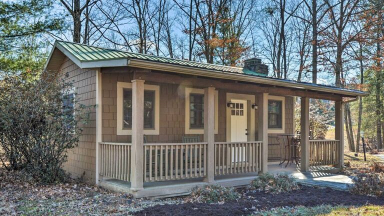 A Studio Cabin That Shows Just How Much Charm Can Fit In A Small Space