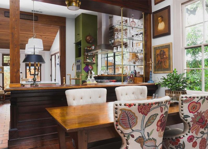 Where Dining Meets Personality