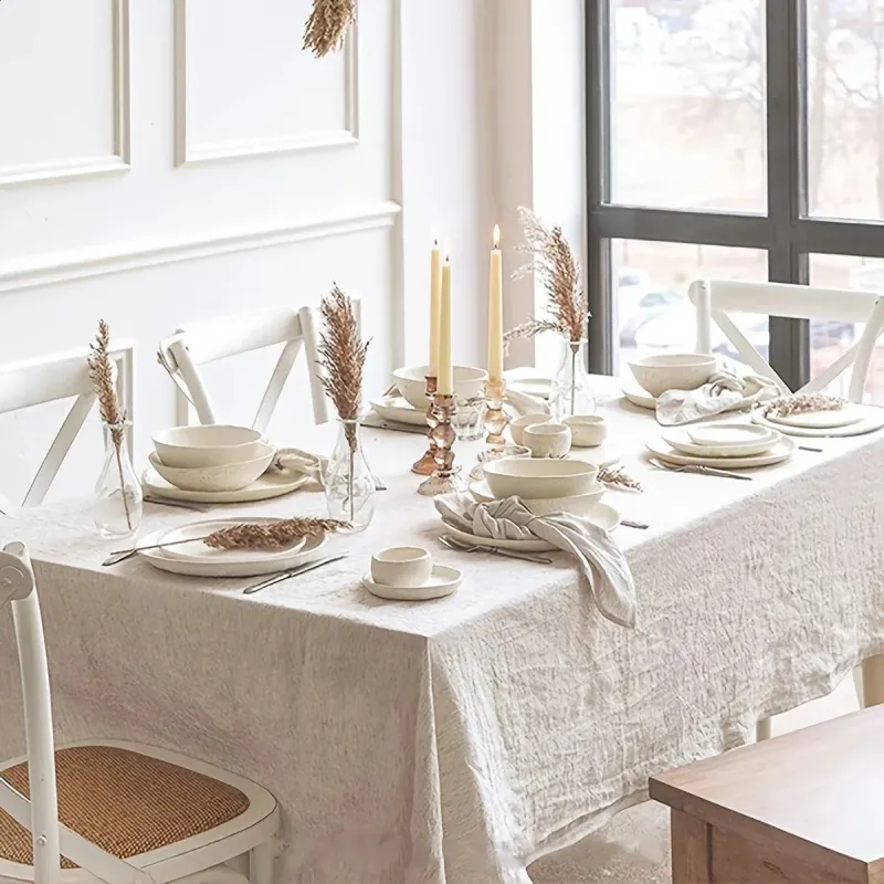Use Simple Linen Napkins and Tablecloths