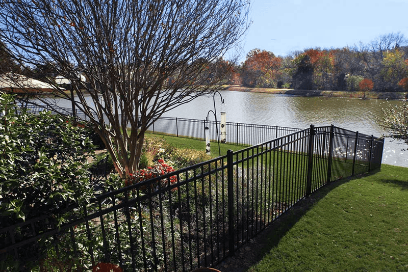 Rackable Aluminum Fencing for Slopes