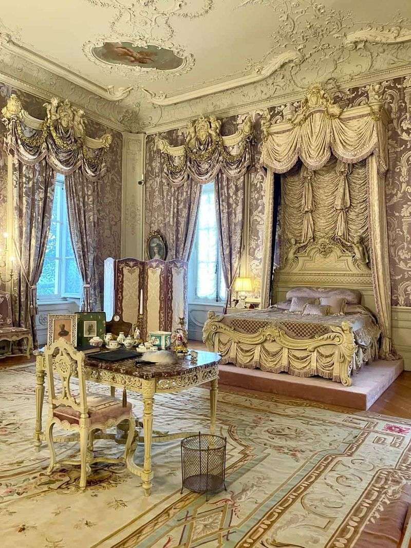 Master Bedroom's Velvet Dreams