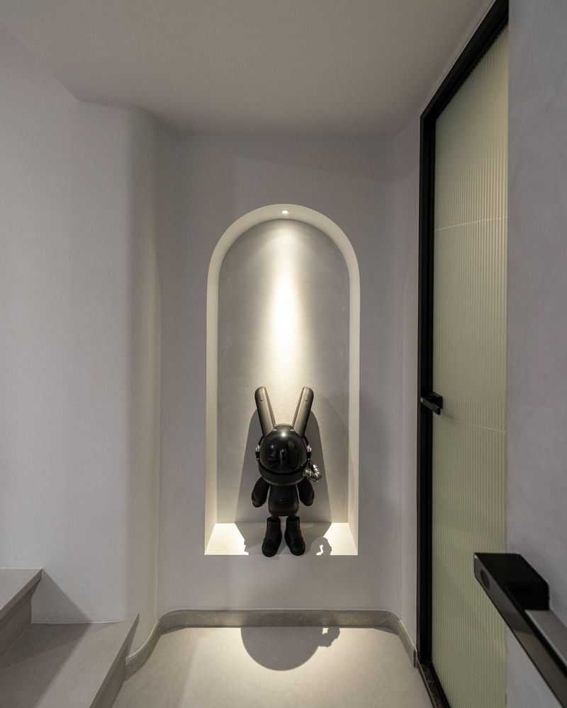 Wall Niche Spotlighting