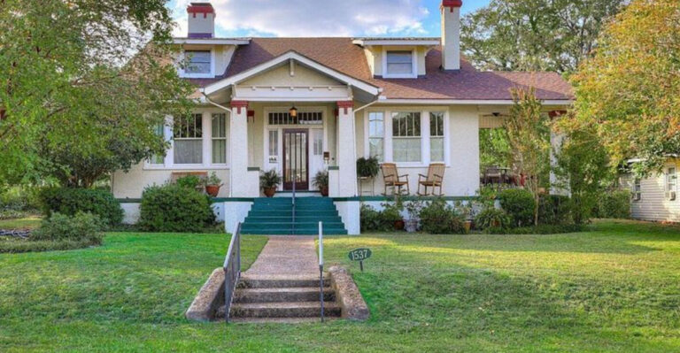 Beautiful 1911 Augusta Home With Pocket Doors, Viking Kitchen And Wraparound Porch