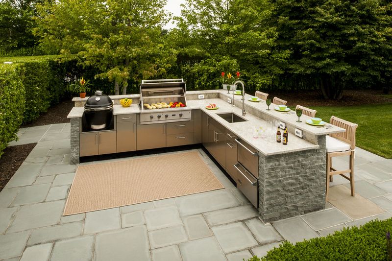 Outdoor Kitchen Island: The Backyard Culinary Hub