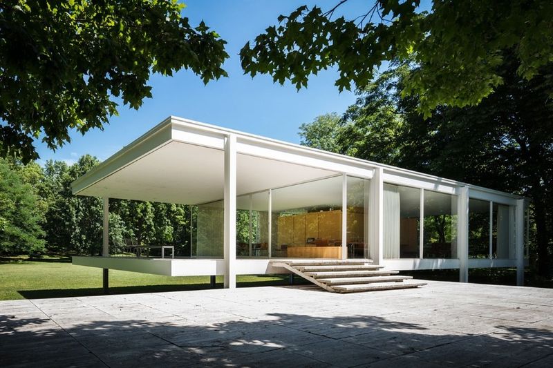 Farnsworth House: The Invisible Dwelling