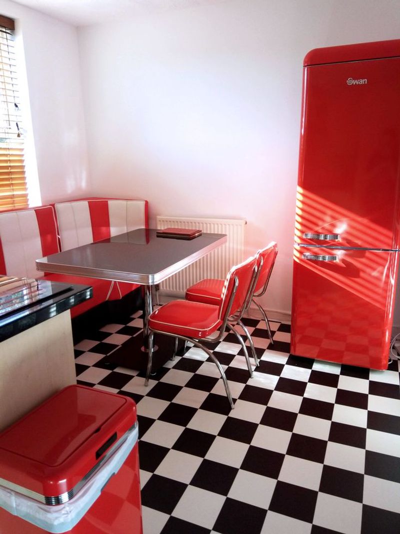Retro Diner Red