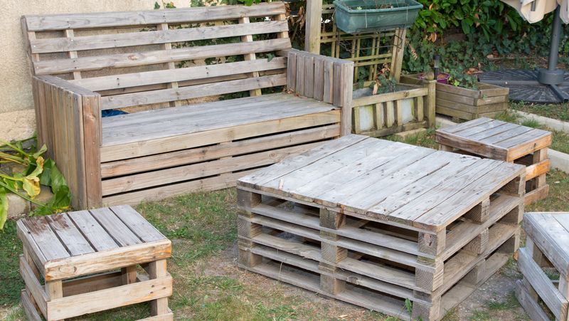 Reclaimed Pallet Projects