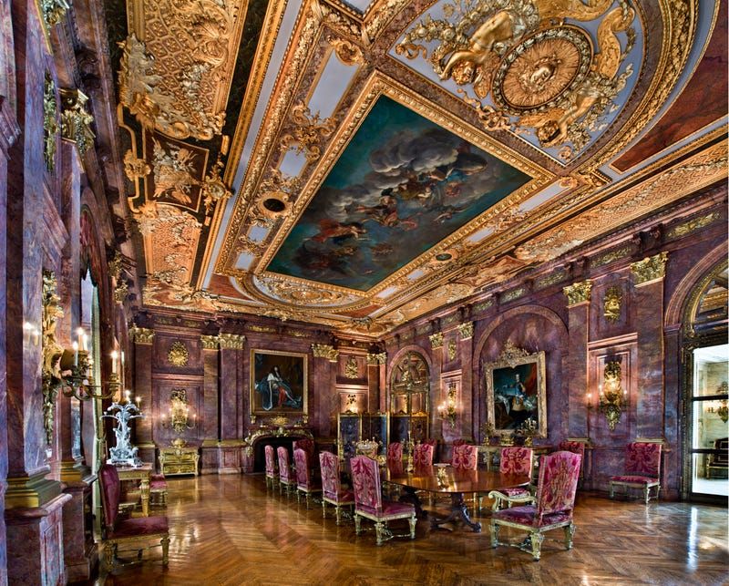 Breakfast Room's Intimate Splendor