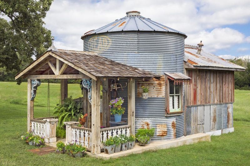 Grain Silo Guesthouse: Circular Living