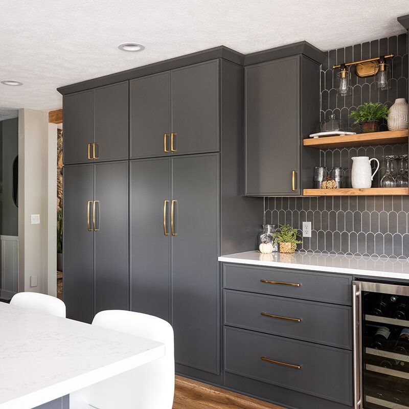 Skimping on Cabinet Hardware