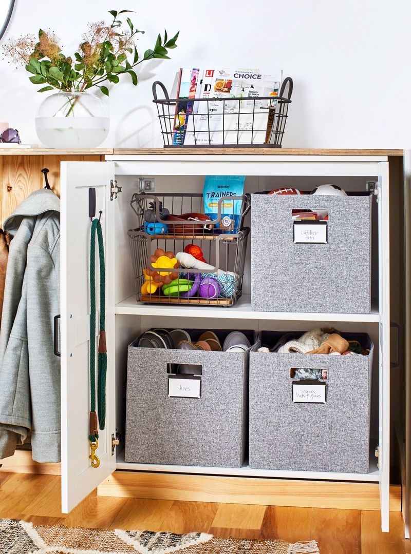 Decluttering While Waiting