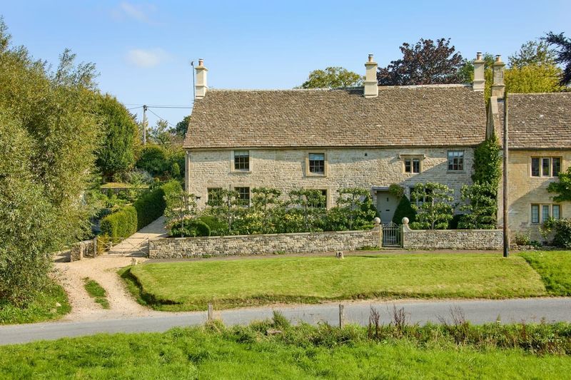 English Cottage Dating To 1700s