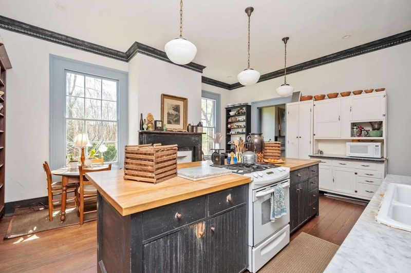 Kitchen Made for Canning and Gabbing