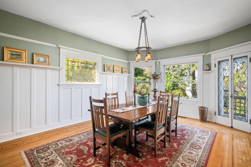 Wainscoting and Plate Rails