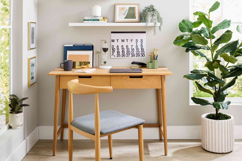 Space-Efficient Desk