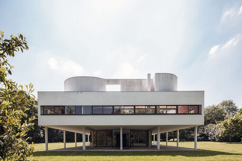 Villa Savoye by Le Corbusier