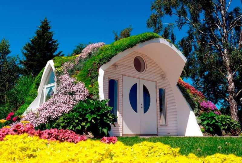 Hobbit-Inspired Earth Shelter