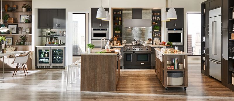 Oversized Kitchens With Pro Appliances