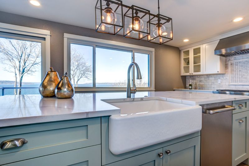Farmhouse Sinks in Modern Homes
