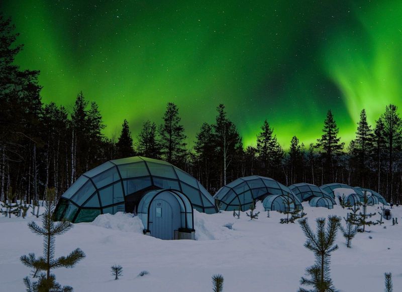 Arctic Bubble: Snow-Proof Sphere