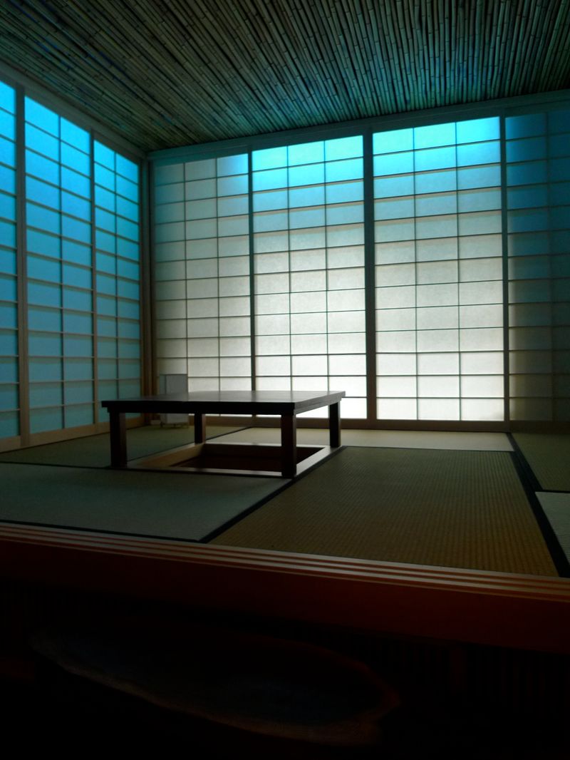 Room-Dividing Shoji Screens Adapt Space