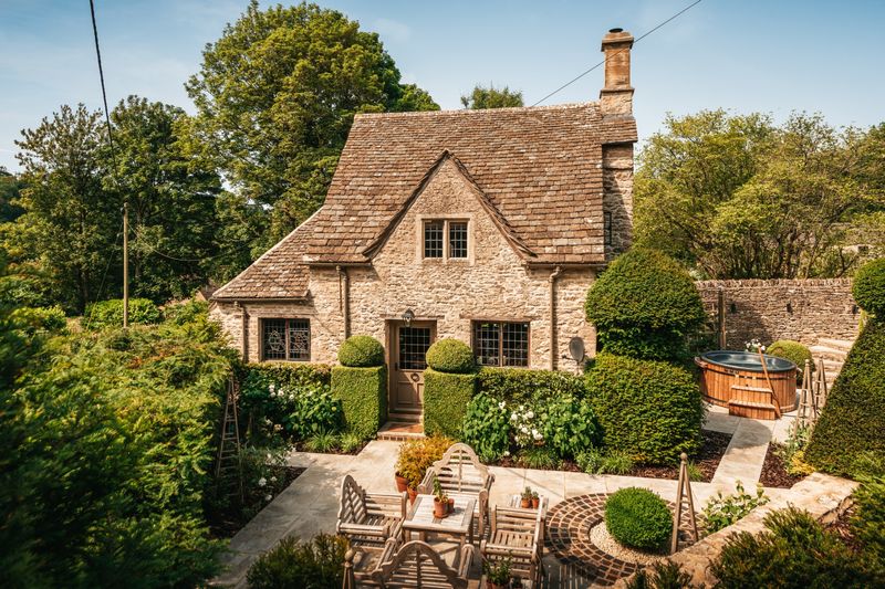 Cozy Cotswold Cottages