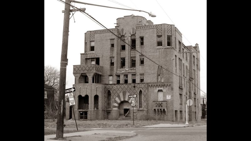 Art Deco Apartment Building (1928)