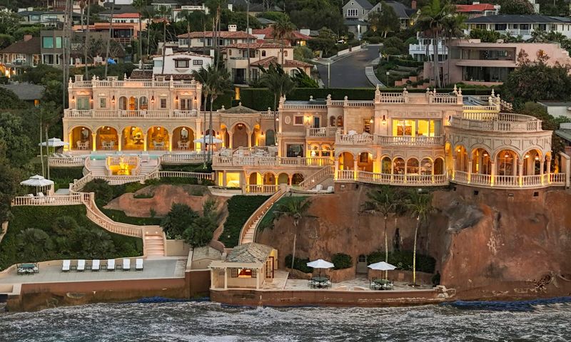 La Jolla's Cliffside Castle