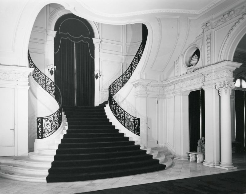 Rosecliff's Heart-Shaped Staircase