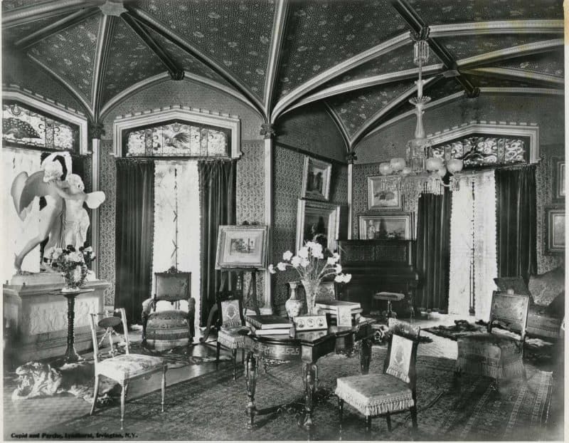 Lyndhurst's Picture Gallery