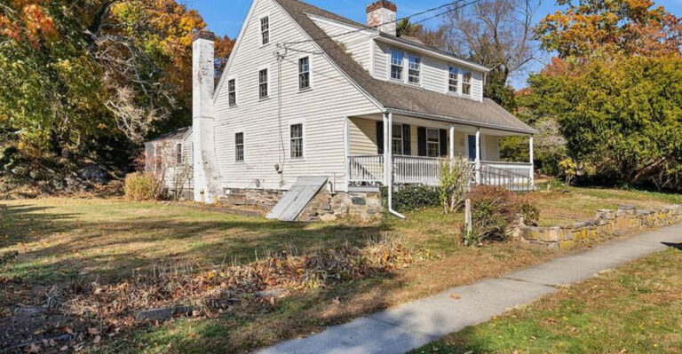 Historic 1787 Guilford Home With Fireplaces And Stone Patios