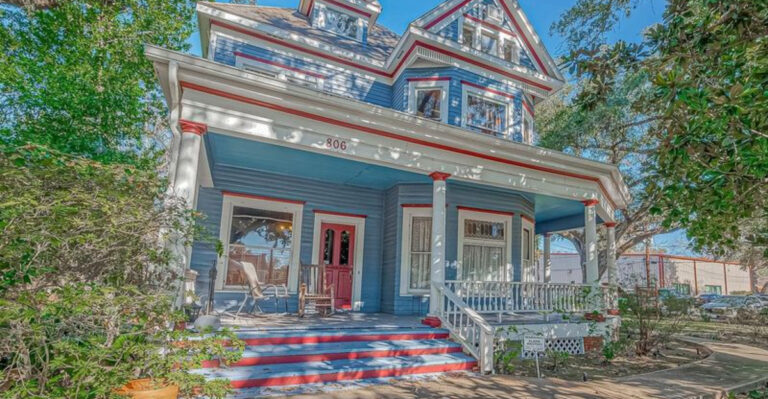 Historic 1906 Victorian In Texas With Original Woodwork And Porch