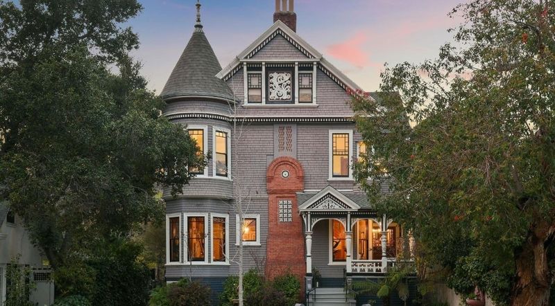 Alameda's Grandeur