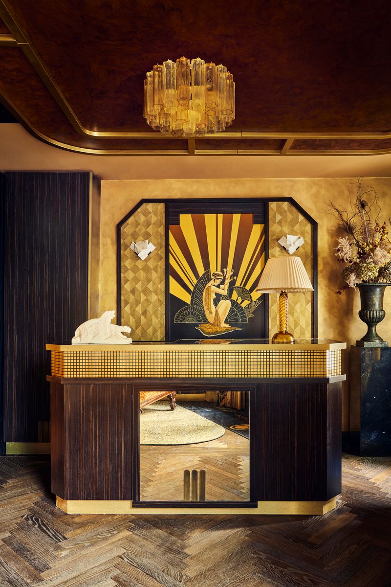 Art Deco Glamour (1920s-30s)