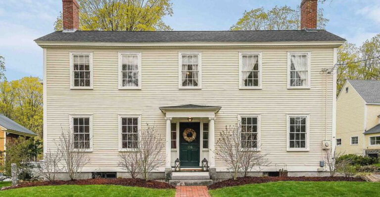 Inside 1830 Federal-Style Home in Francestown, New Hampshire