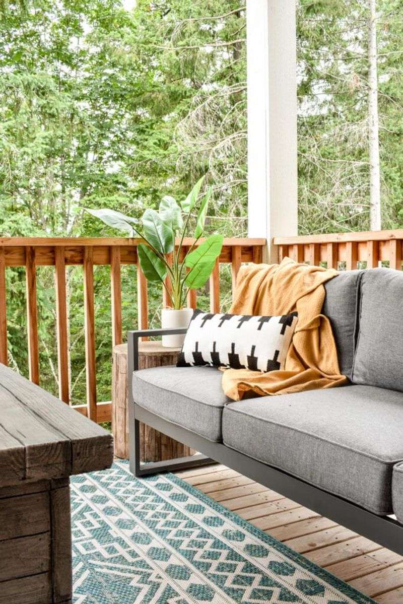Lay an Outdoor Rug
