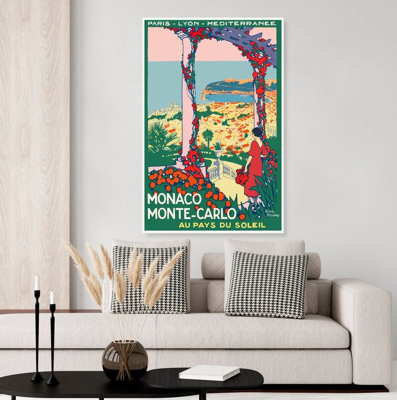 Display Vintage Coastal Art